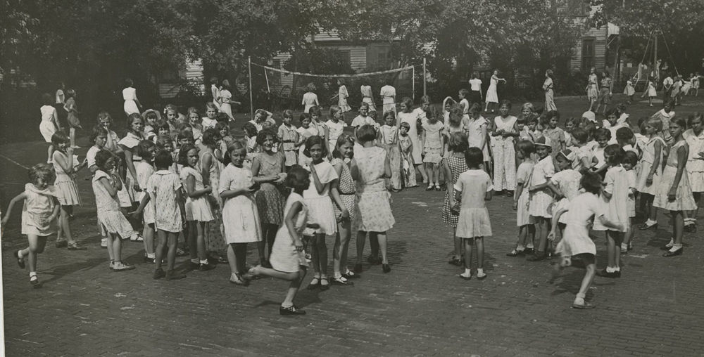 1932: Playground